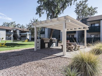 BBQ pavilion at Cala Paradise Valley Apartments in Phoenix